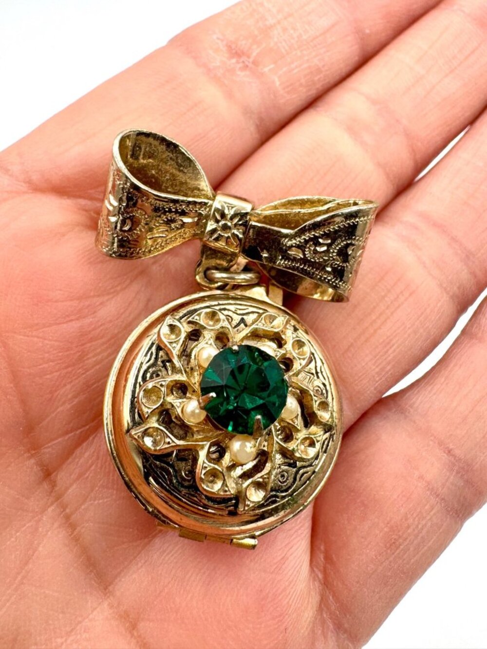 Vintage Coro Gold-Tone With Green Rhinestone And Faux Pearls Photo Locket Brooch